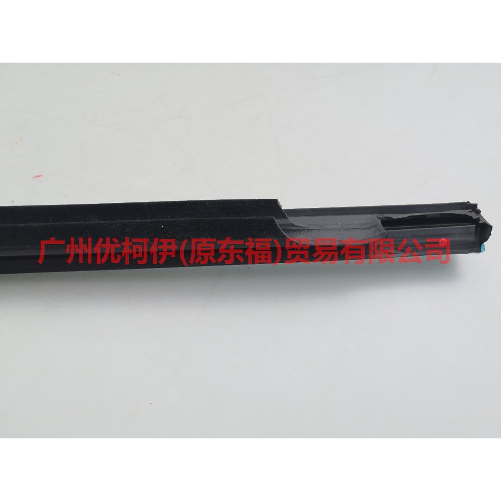 8S71A20562BB Front door glass bead - outside R For Ford wins DF 07-10
